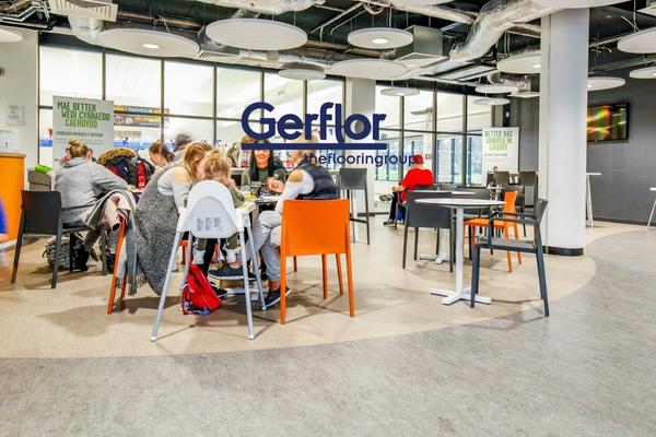 Floor covering realization at Supermarket 6- Gerflor